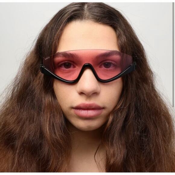 GUCCI Shield GG1650S 002 Black Pink Unisex Sunglasses display picture 1